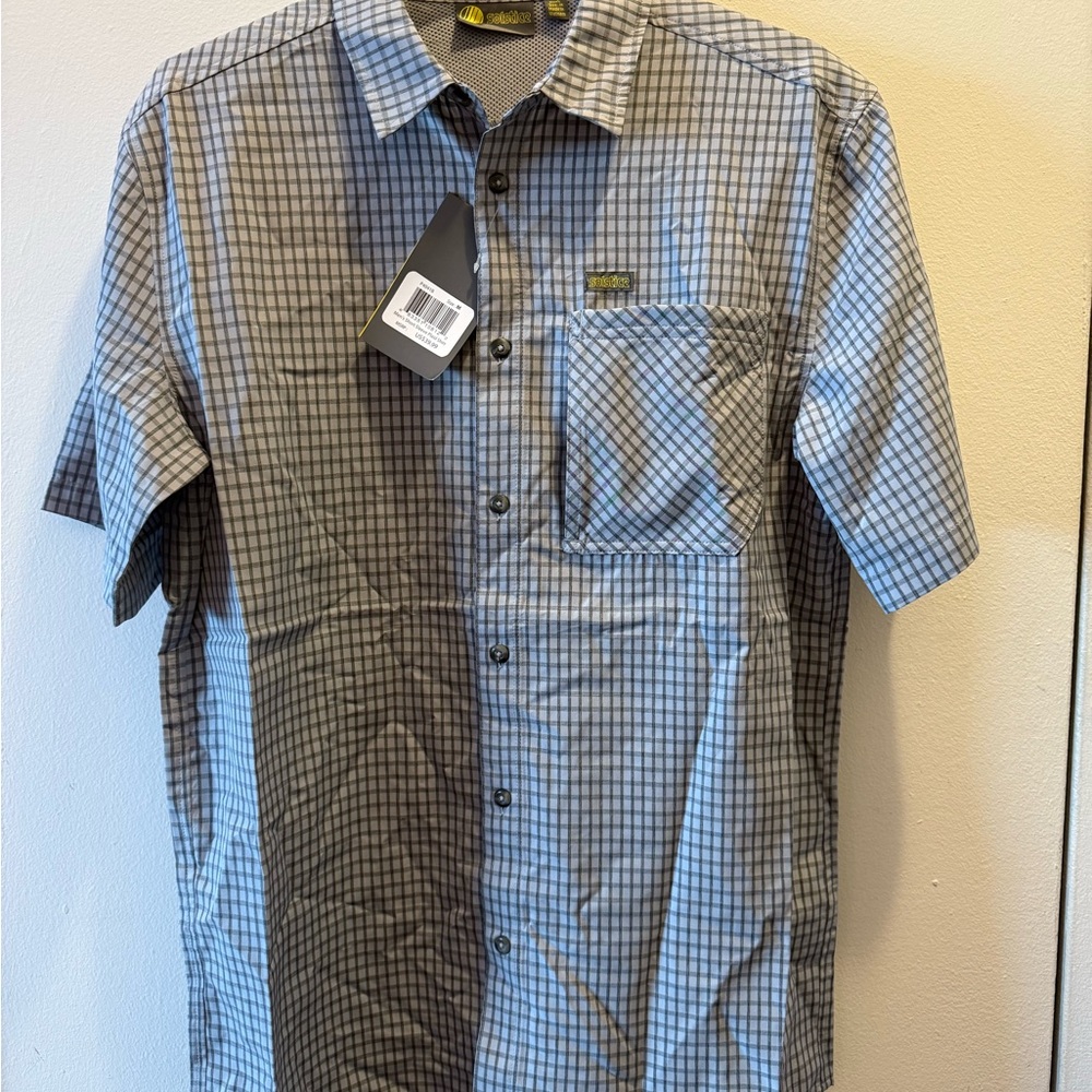 Solstice Men’s Casual Button Down Shirt Size M Short Sleeve White and Gray Plaid